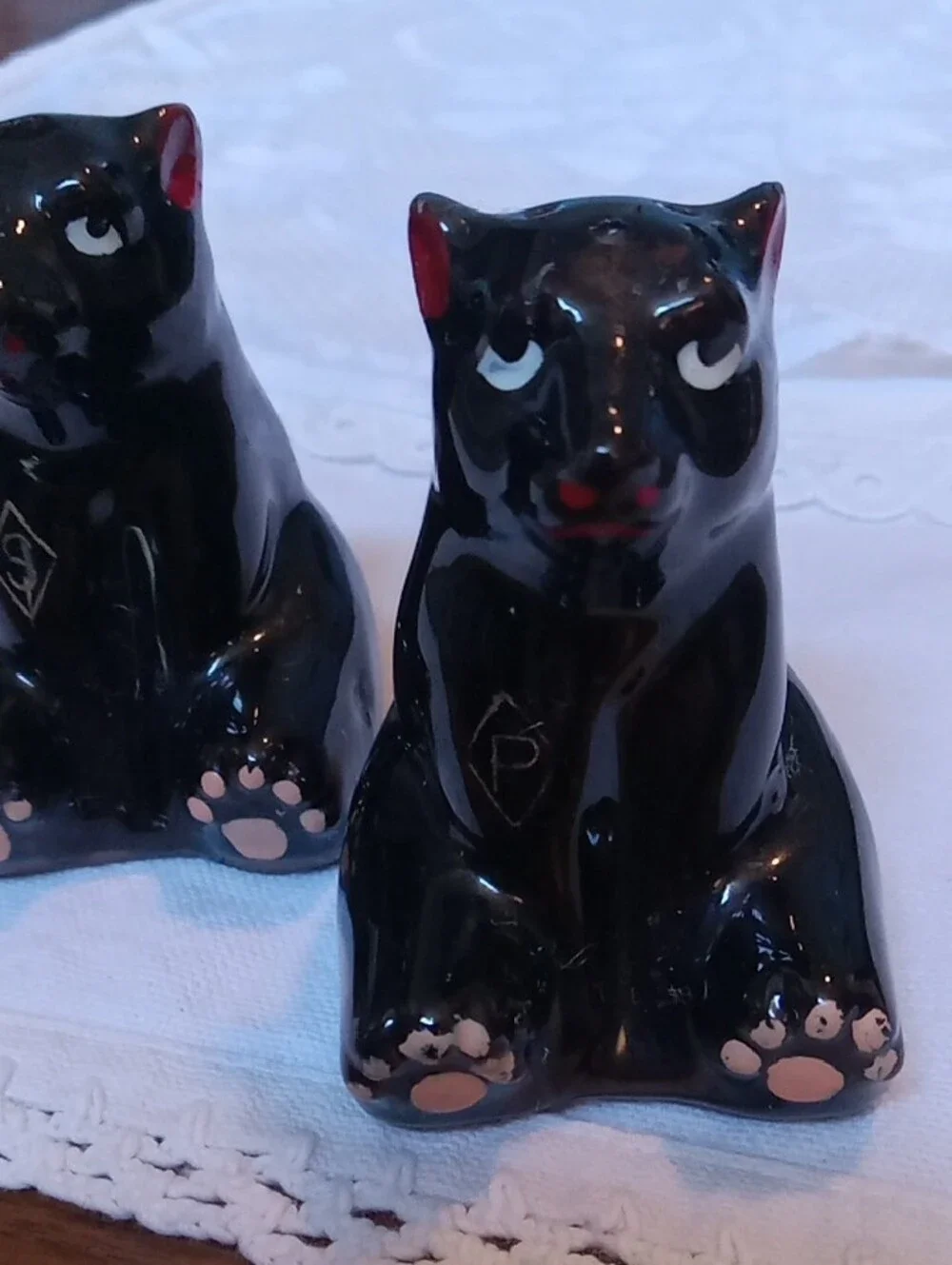 Ceramic Black Bear Salt & Pepper Shakers Novelty
